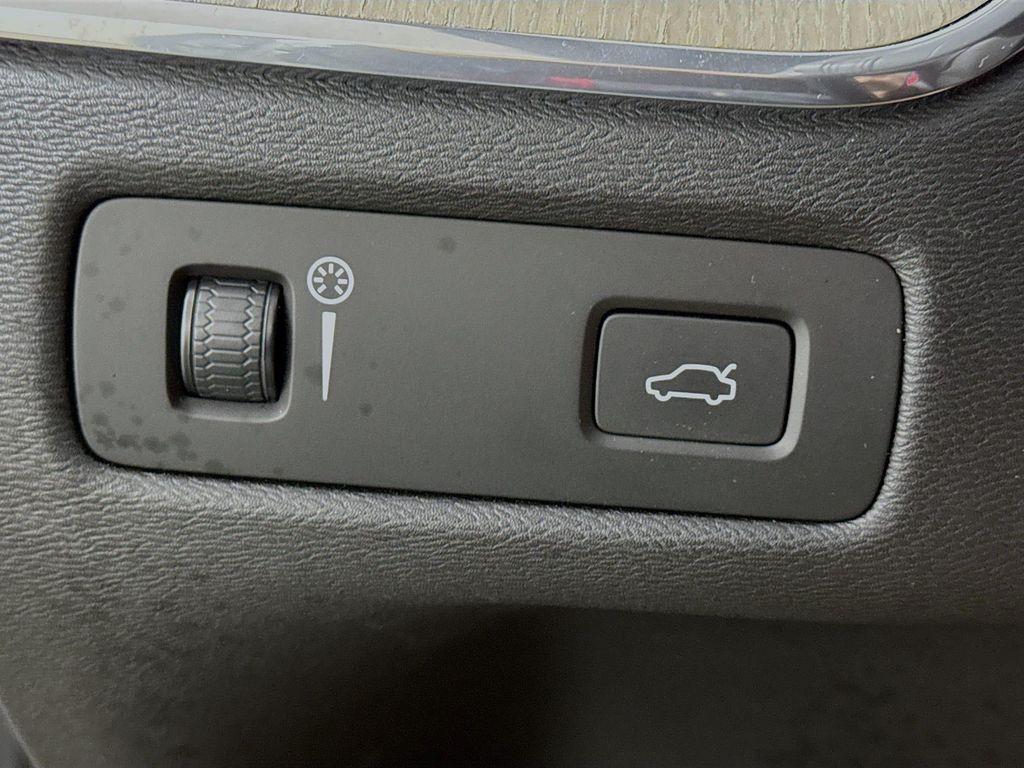 used 2020 Volvo XC60 car, priced at $22,690