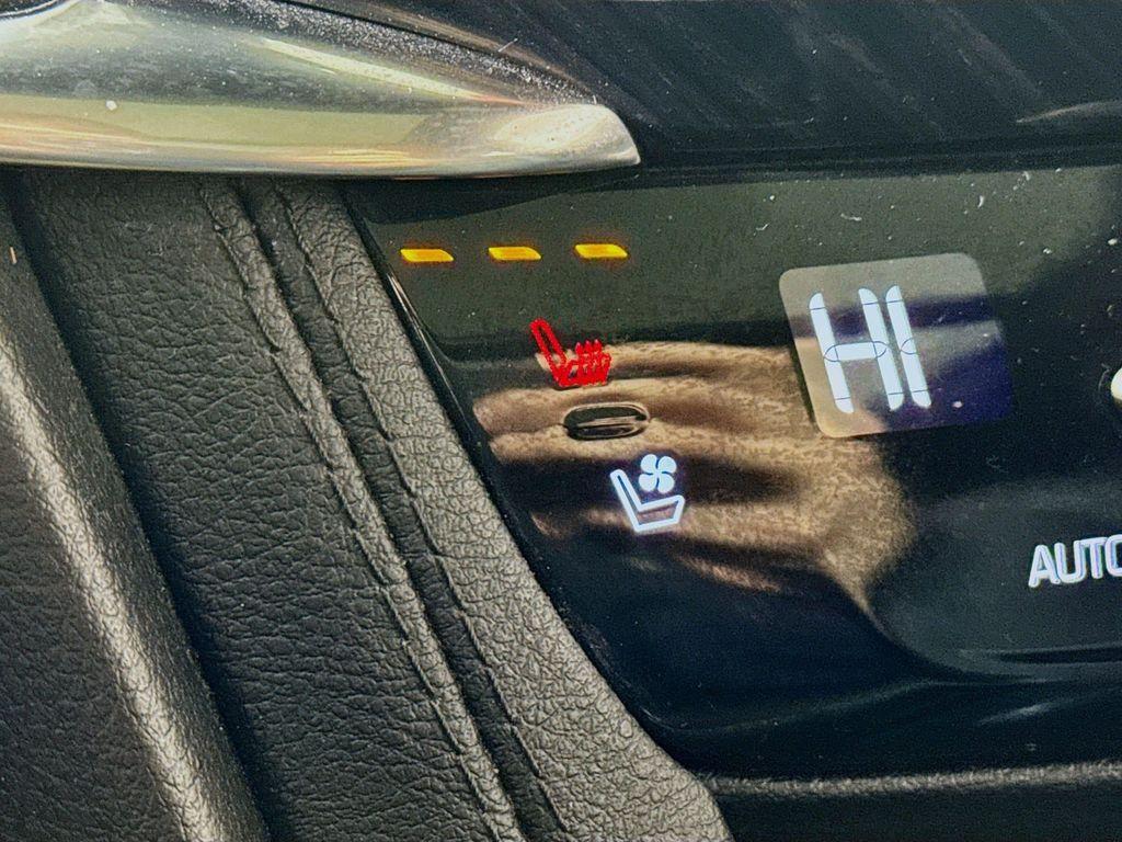 used 2024 Cadillac XT6 car, priced at $22,990