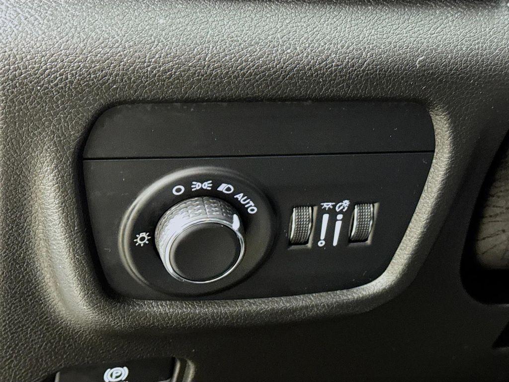 used 2022 Jeep Grand Cherokee car, priced at $26,290