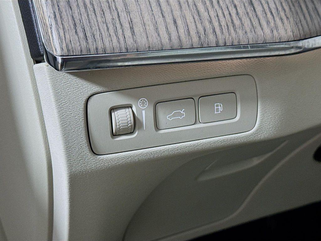 used 2022 Volvo XC90 Recharge Plug-In Hybrid car, priced at $29,574