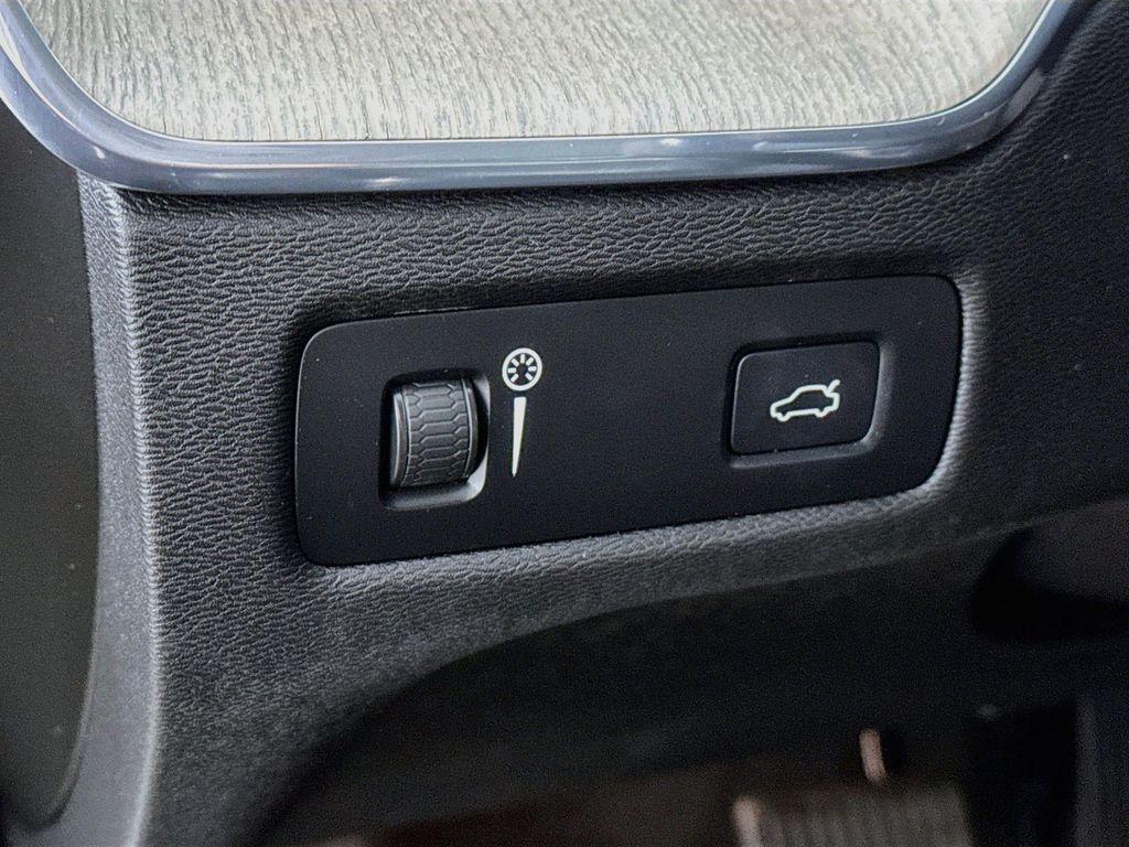 used 2021 Volvo XC60 car, priced at $25,990