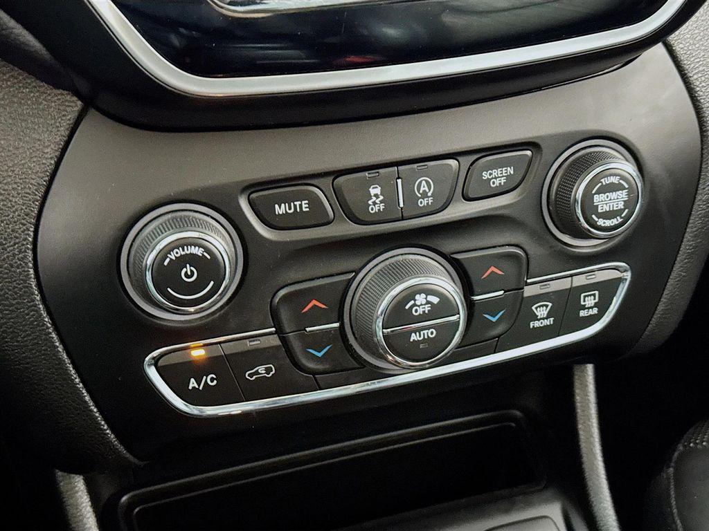 used 2021 Jeep Cherokee car, priced at $21,190