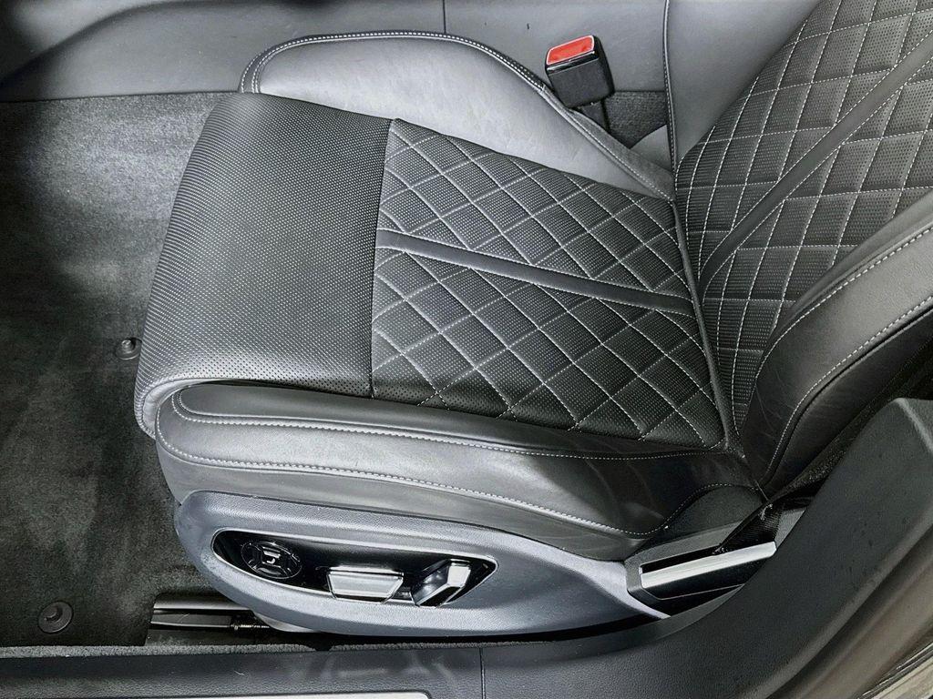 Audi S8 view 23