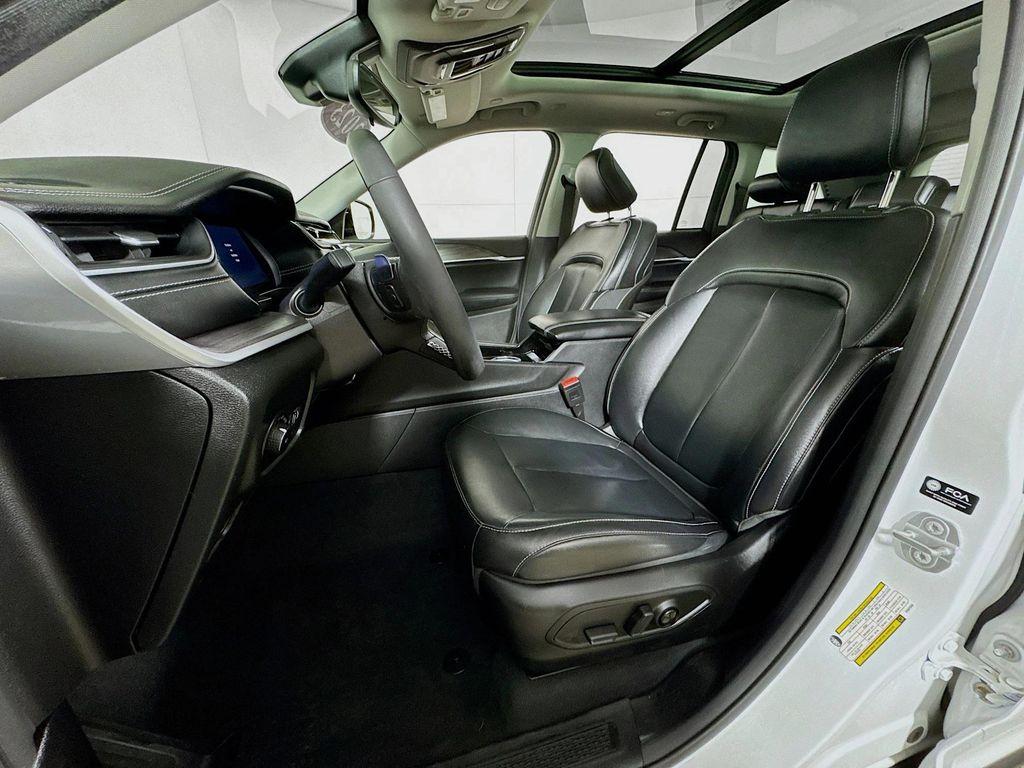 used 2023 Jeep Grand Cherokee car, priced at $29,990