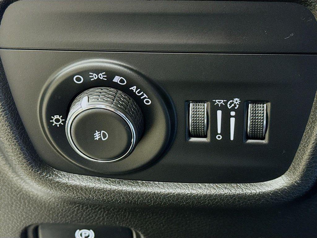 used 2023 Jeep Grand Cherokee car, priced at $29,990