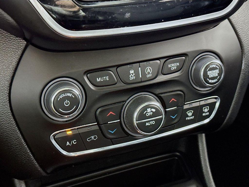 used 2022 Jeep Cherokee car, priced at $21,490