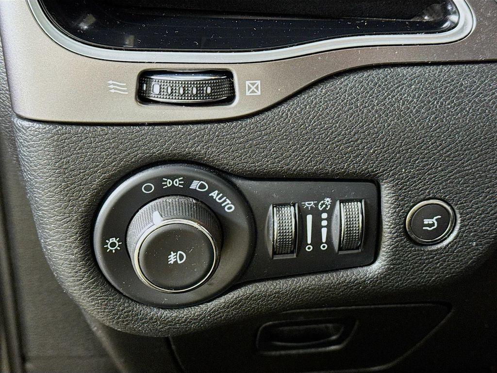 used 2022 Jeep Cherokee car, priced at $21,490