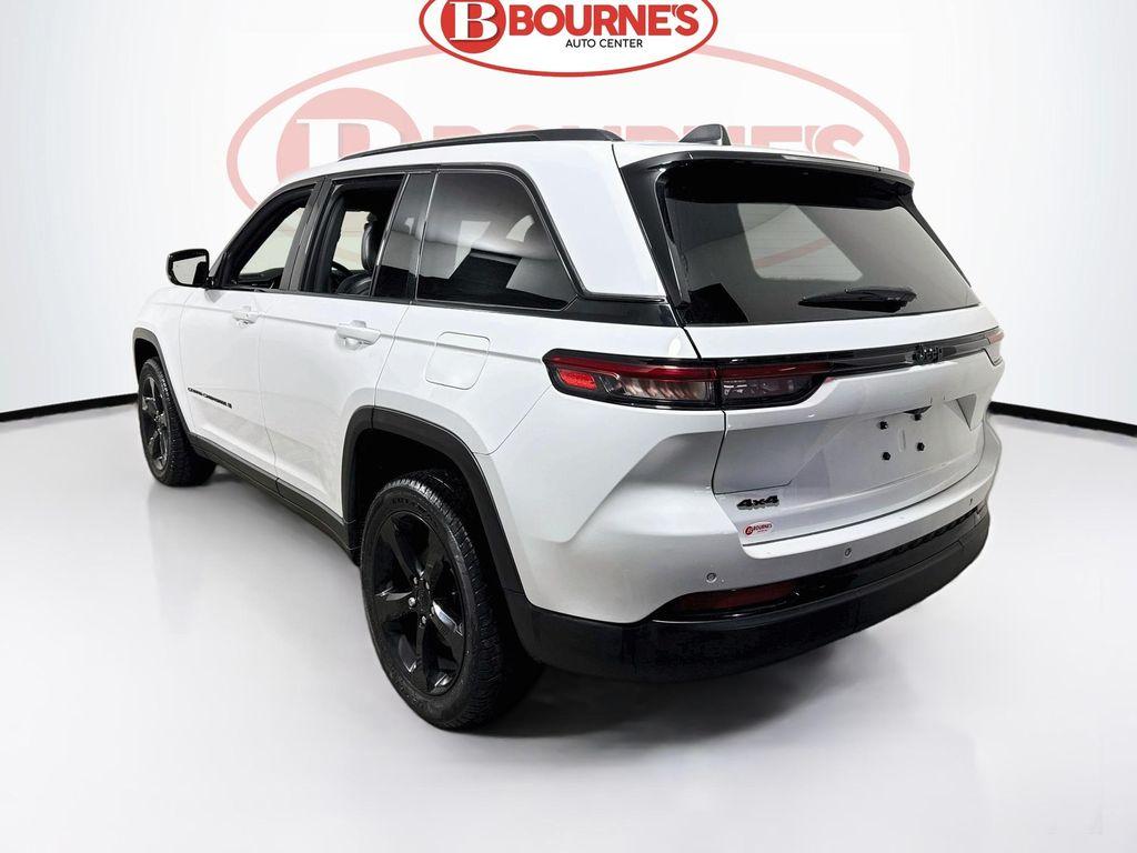 used 2022 Jeep Grand Cherokee car, priced at $27,590