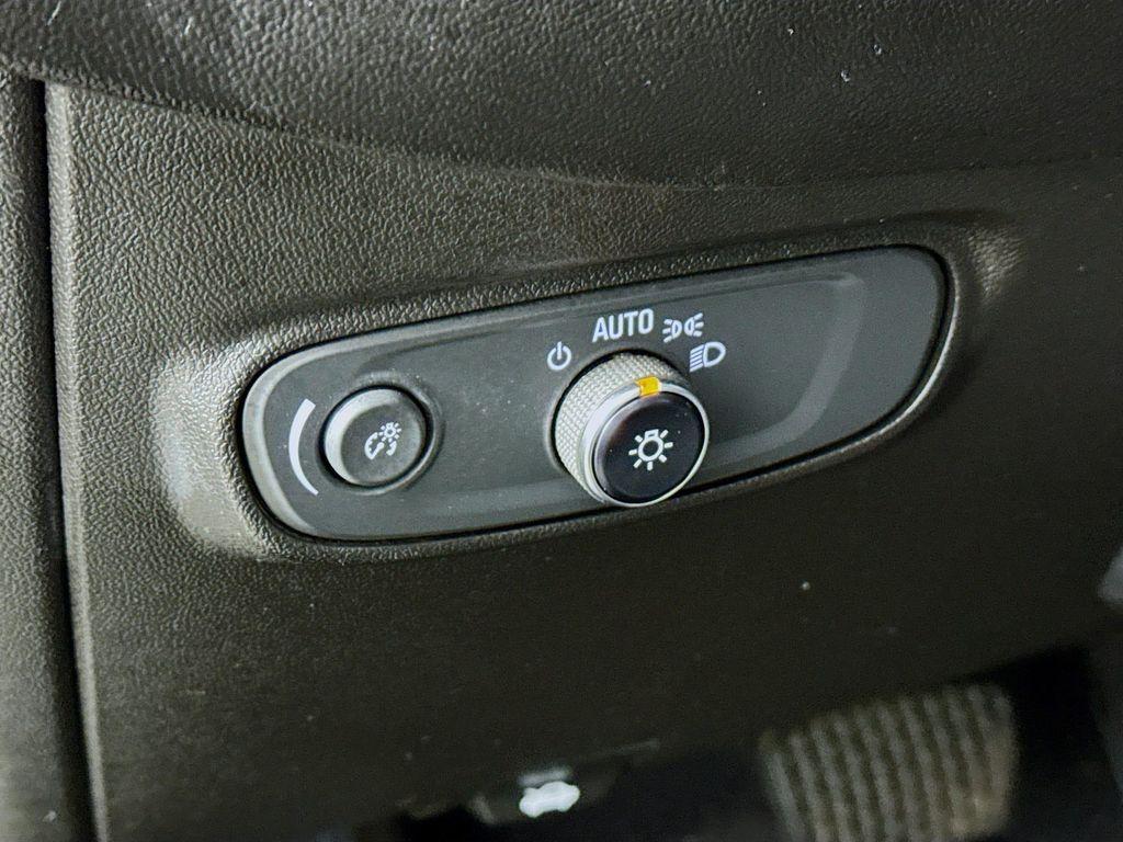 used 2022 Chevrolet Equinox car, priced at $19,574