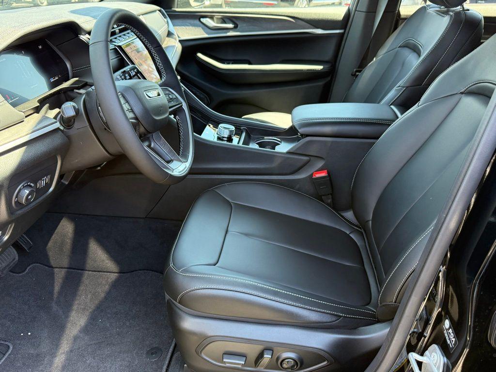 new 2025 Jeep Grand Cherokee car, priced at $39,412