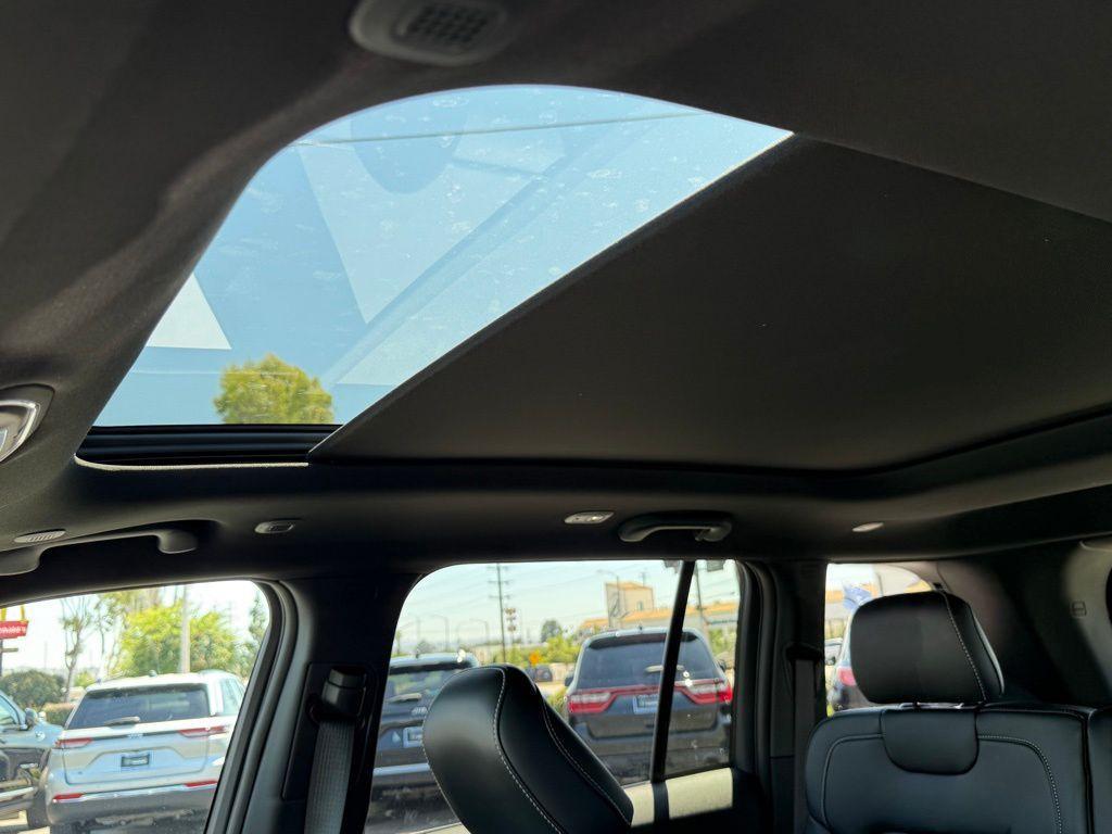 new 2025 Jeep Grand Cherokee car, priced at $39,412