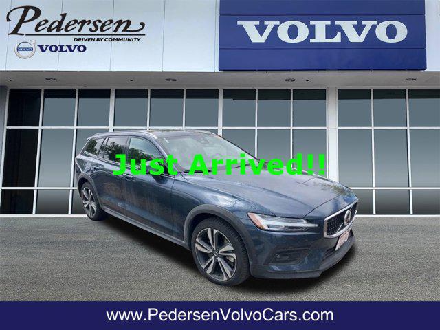 used 2025 Volvo V60 Cross Country car, priced at $39,990