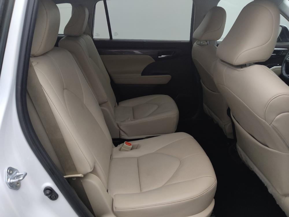 used 2021 Toyota Highlander car, priced at $28,495