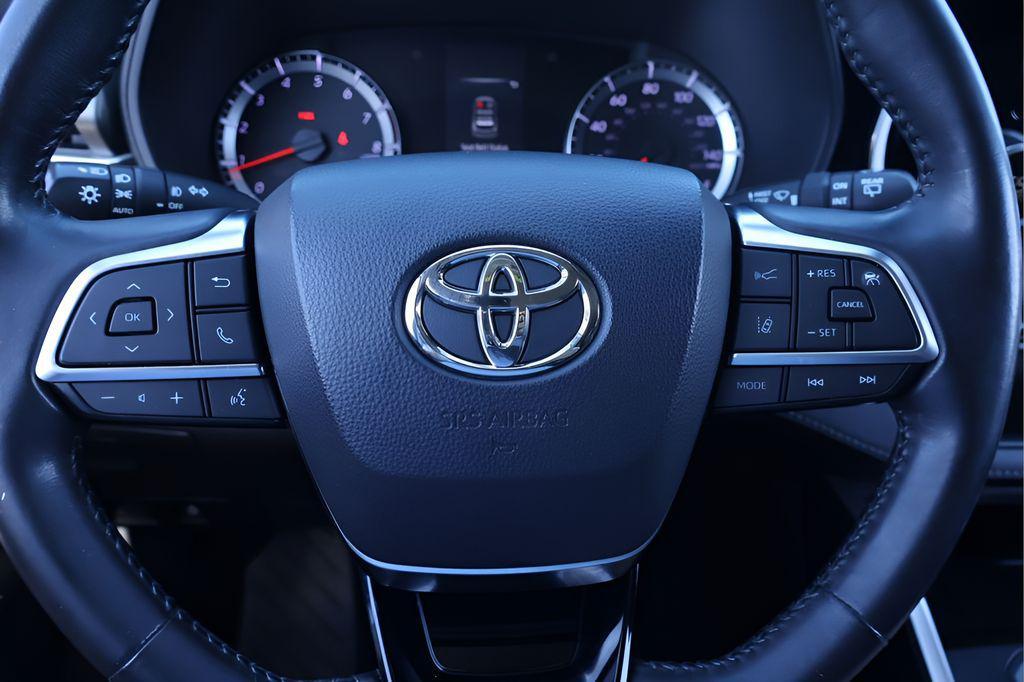 used 2020 Toyota Highlander car, priced at $24,491