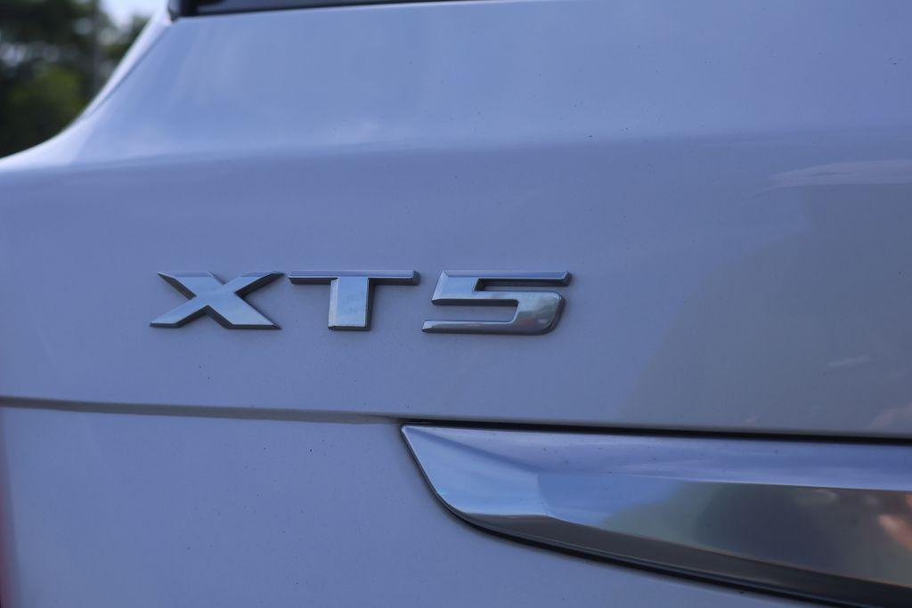 used 2021 Cadillac XT5 car, priced at $16,991