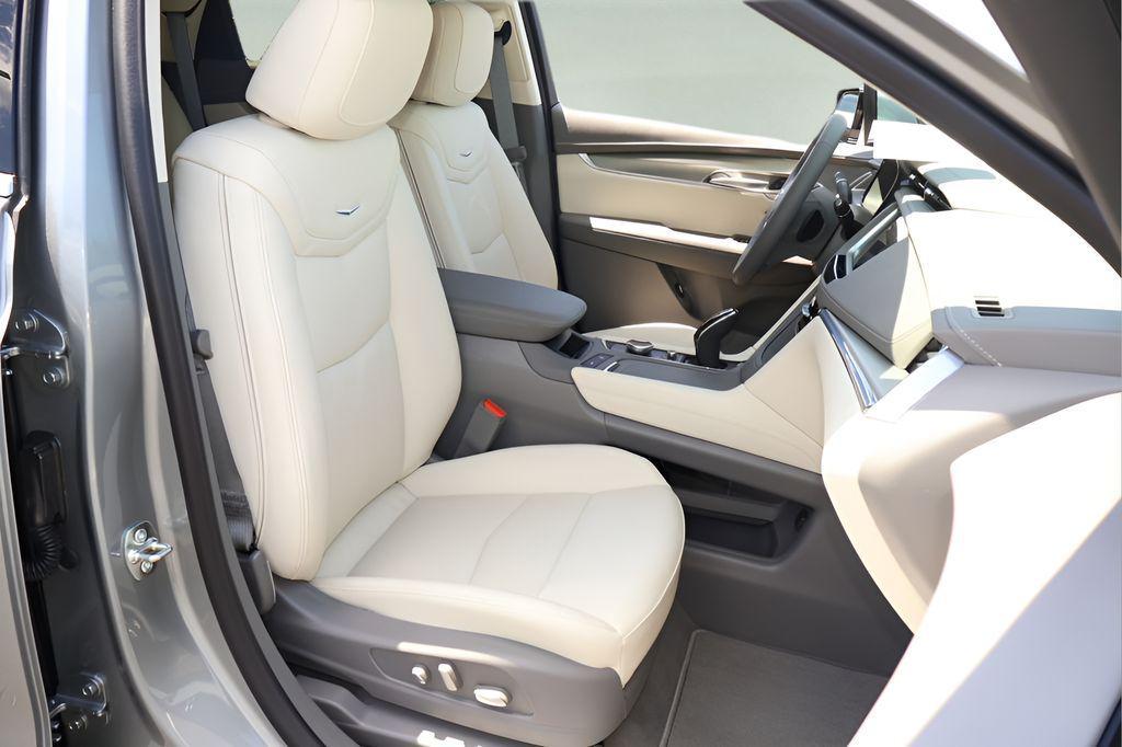 new 2026 Cadillac XT5 car, priced at $60,094