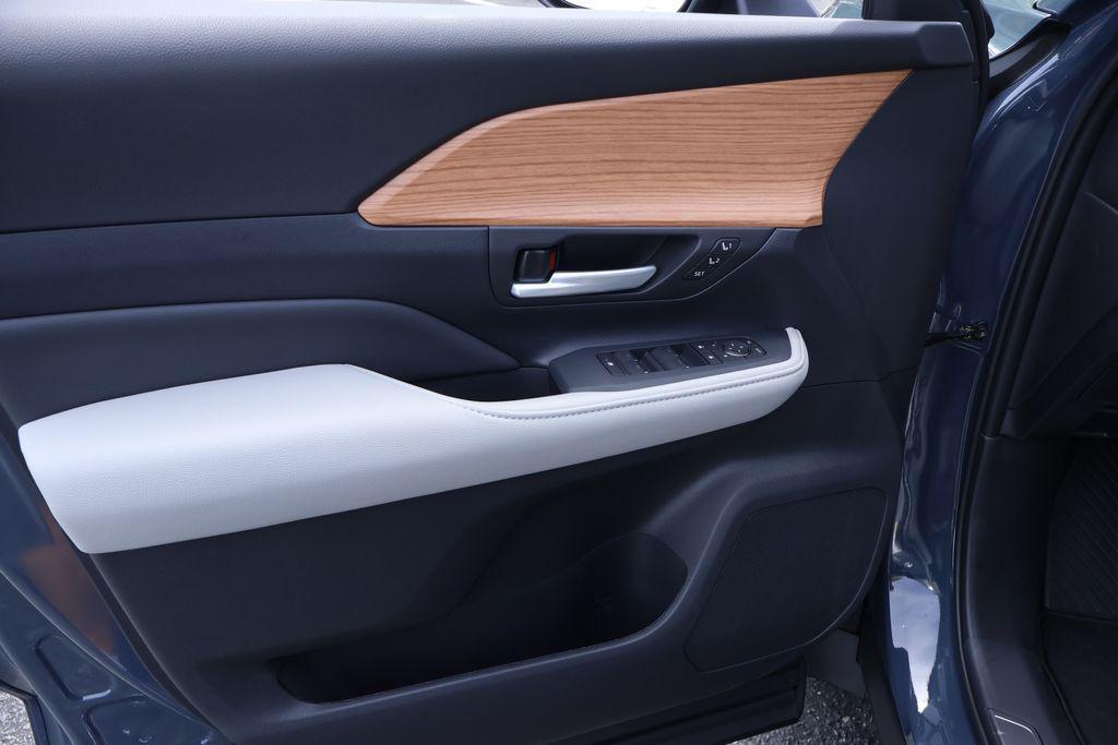 new 2026 Toyota Grand Highlander Hybrid car, priced at $58,306