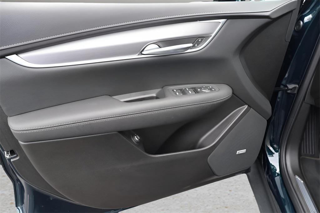 new 2026 Cadillac XT5 car, priced at $48,915