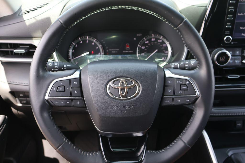used 2021 Toyota Highlander car, priced at $25,492