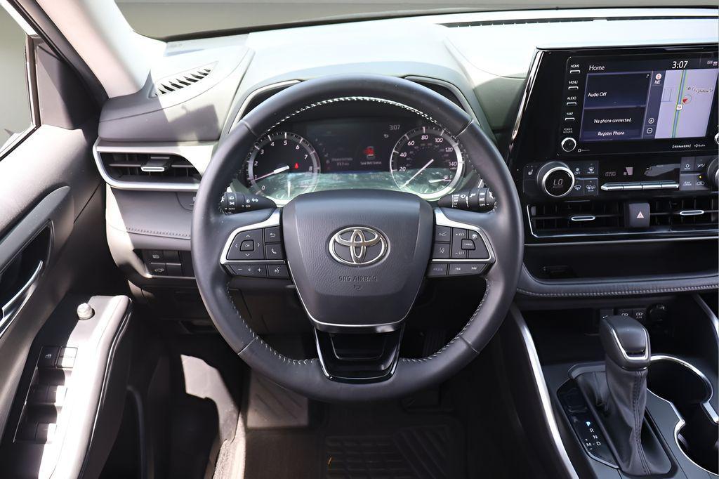 used 2021 Toyota Highlander car, priced at $25,492