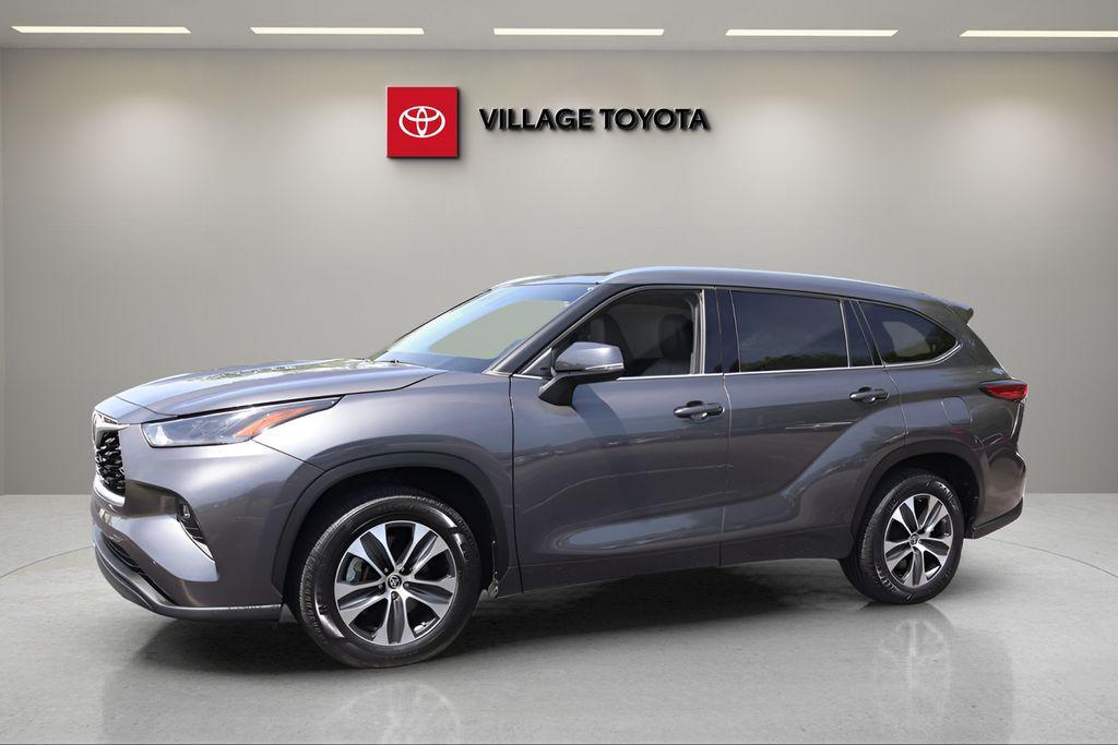 used 2021 Toyota Highlander car, priced at $25,492