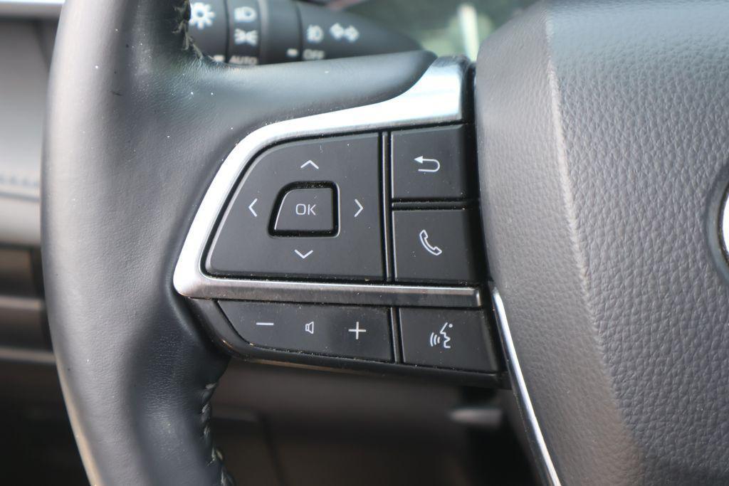 used 2021 Toyota Highlander car, priced at $25,492