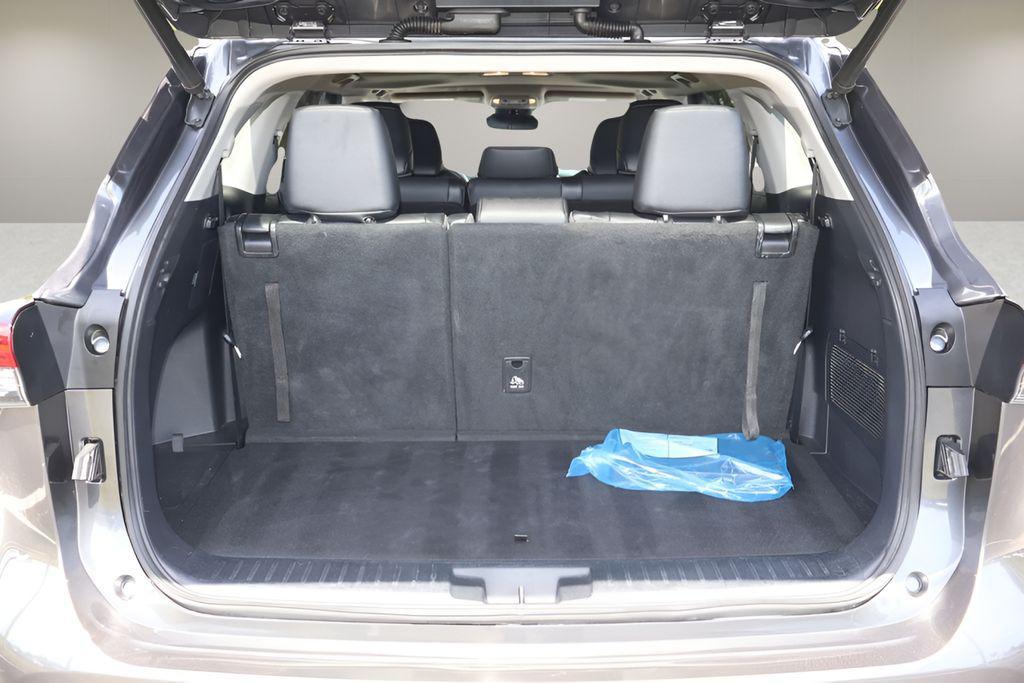 used 2021 Toyota Highlander car, priced at $25,492