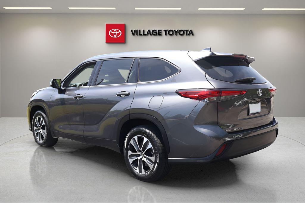 used 2021 Toyota Highlander car, priced at $25,492