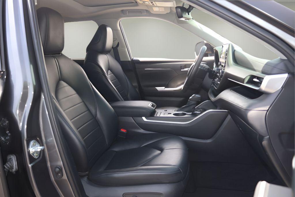 used 2021 Toyota Highlander car, priced at $25,492