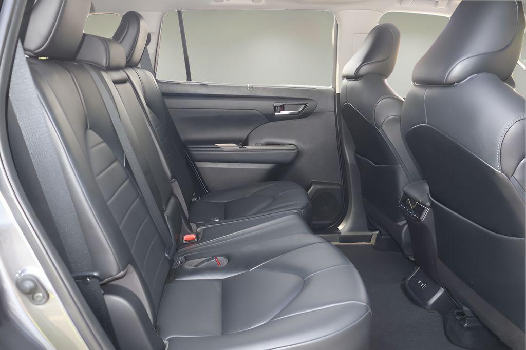 used 2021 Toyota Highlander car, priced at $25,492