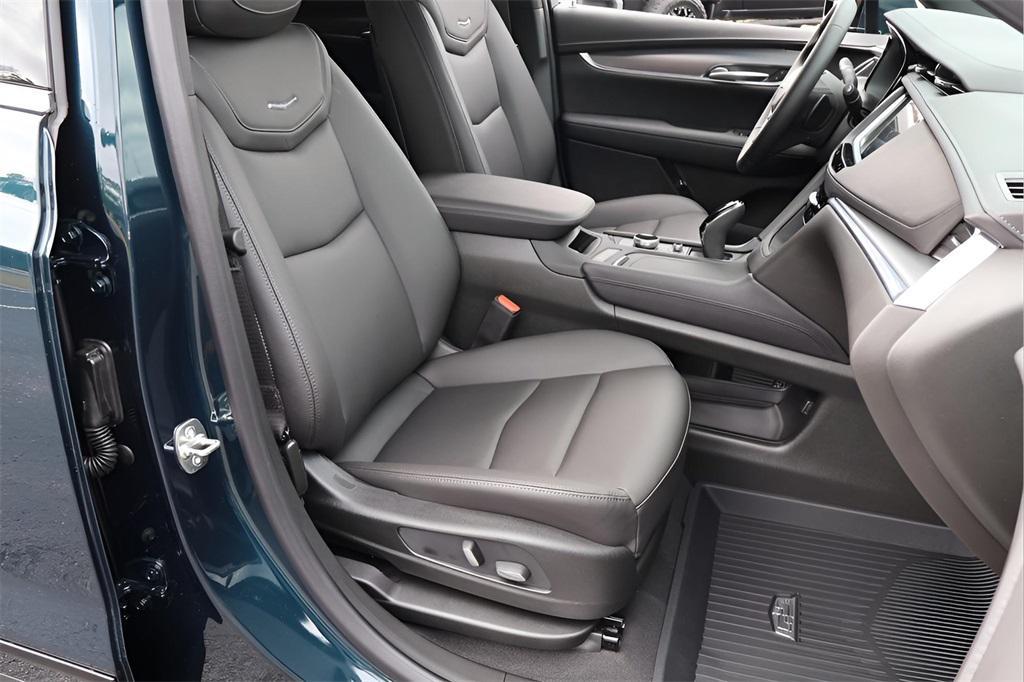 new 2026 Cadillac XT5 car, priced at $47,740