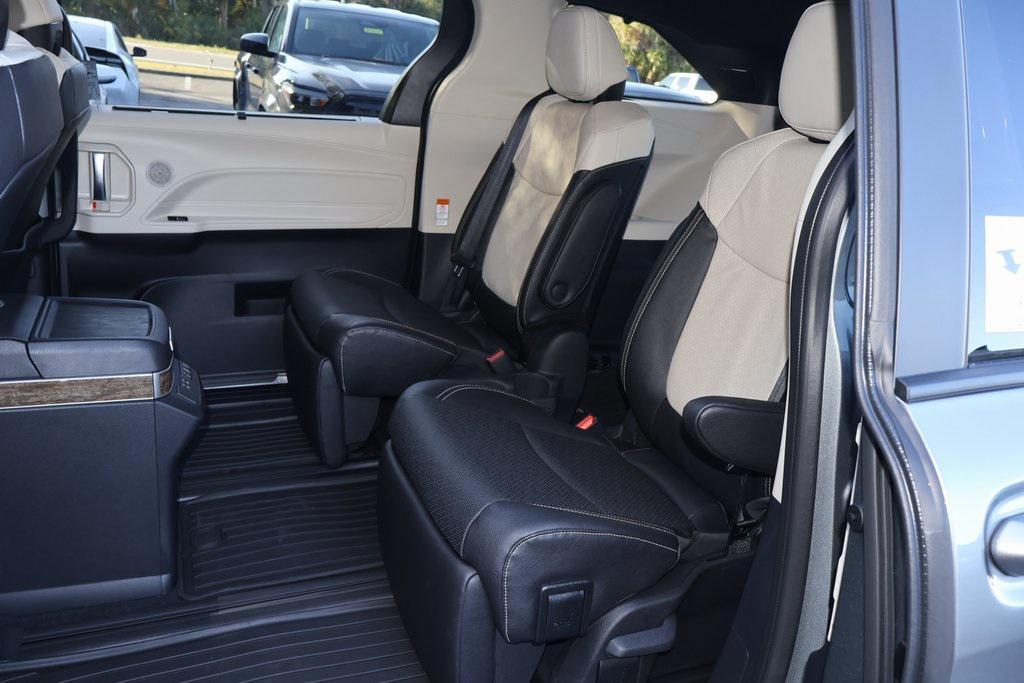 new 2026 Toyota Sienna car, priced at $60,441