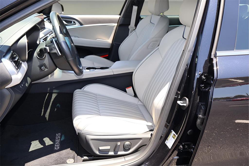 2023 Vik Black Genesis G70