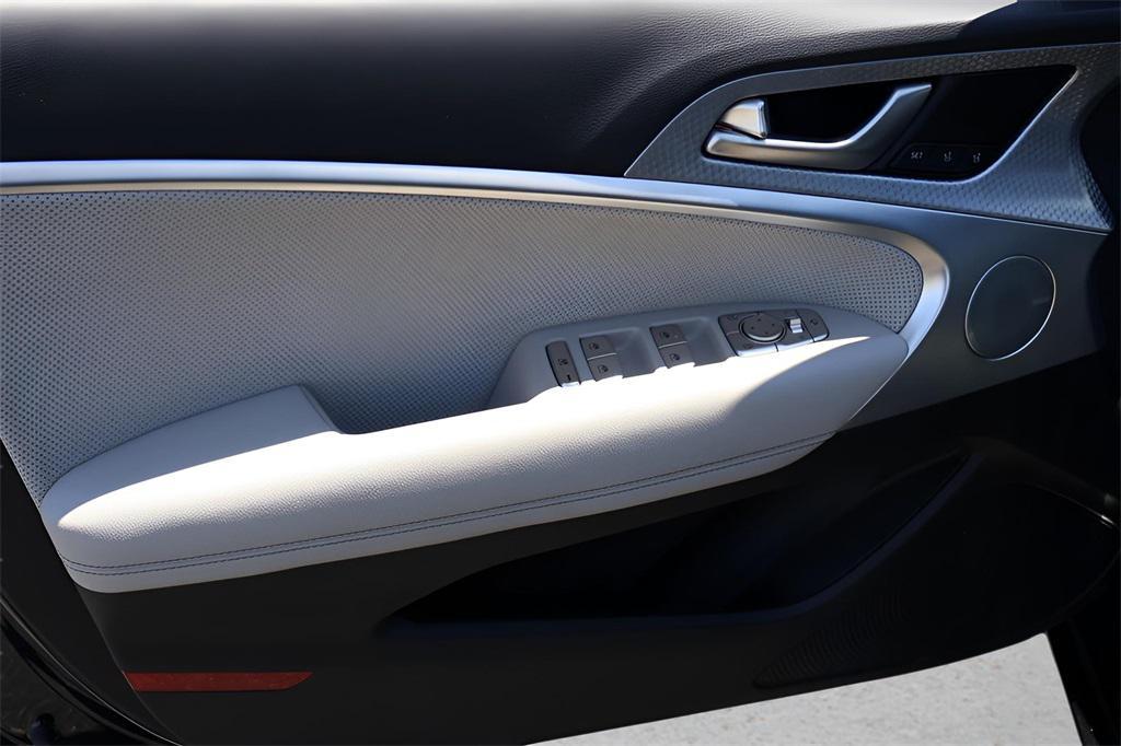 2023 Vik Black Genesis G70