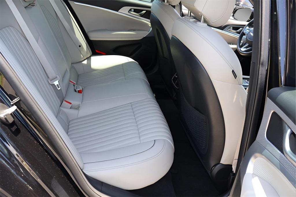 2023 Vik Black Genesis G70