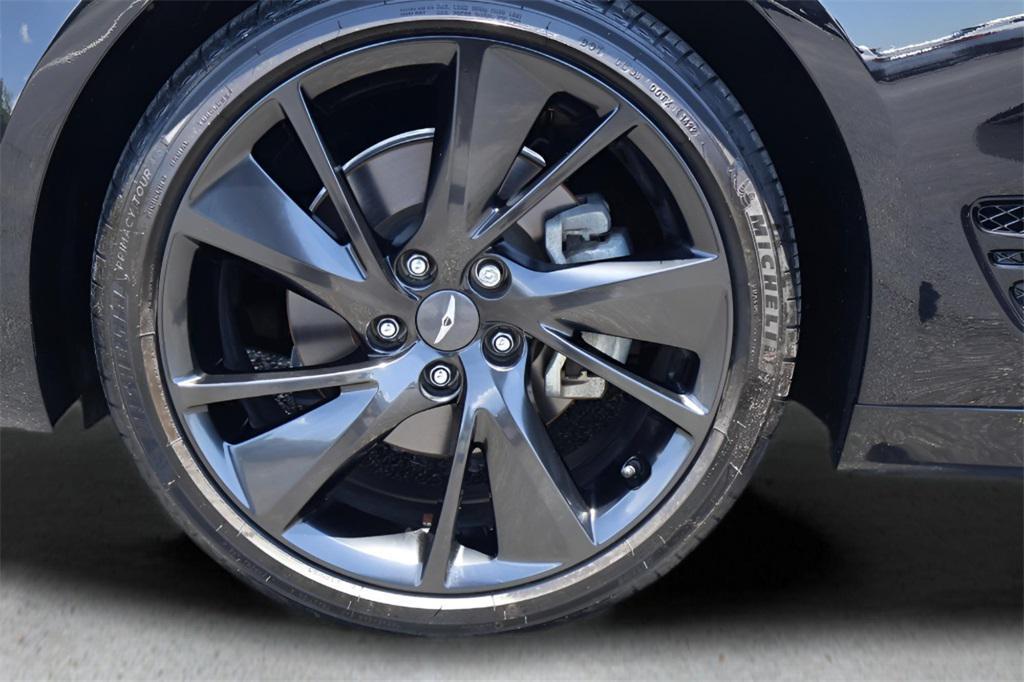 2023 Vik Black Genesis G70