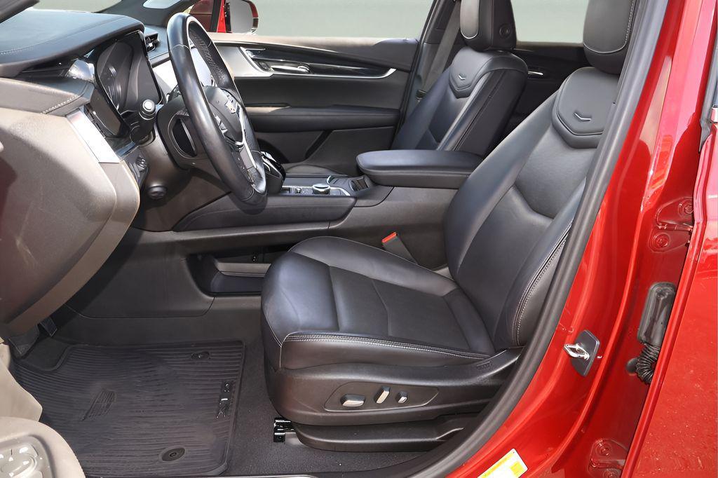 used 2023 Cadillac XT5 car, priced at $32,991