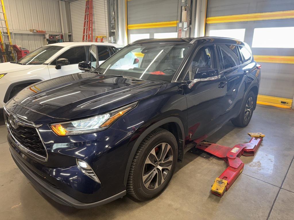 used 2020 Toyota Highlander car, priced at $24,991