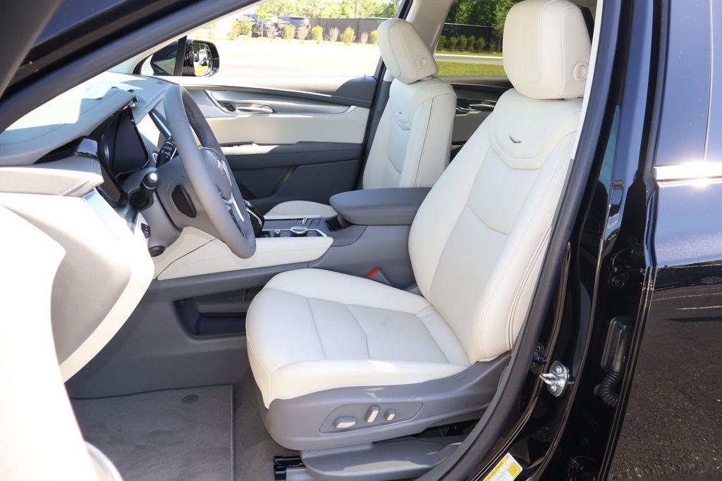 new 2026 Cadillac XT5 car, priced at $56,219