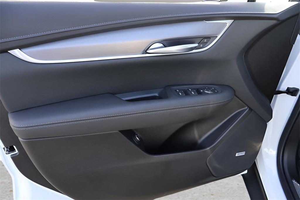 new 2026 Cadillac XT5 car, priced at $47,329