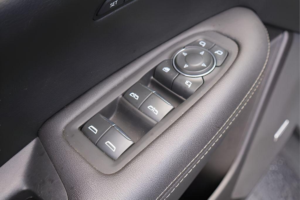 used 2023 Cadillac XT5 car, priced at $31,992