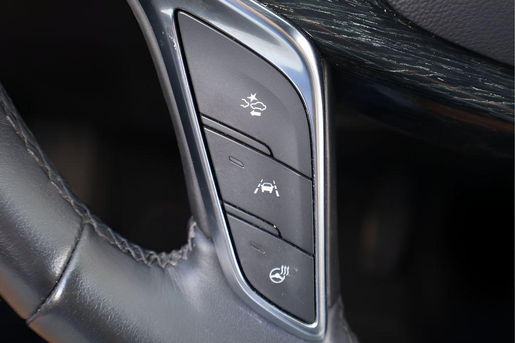 used 2023 Cadillac XT5 car, priced at $31,992