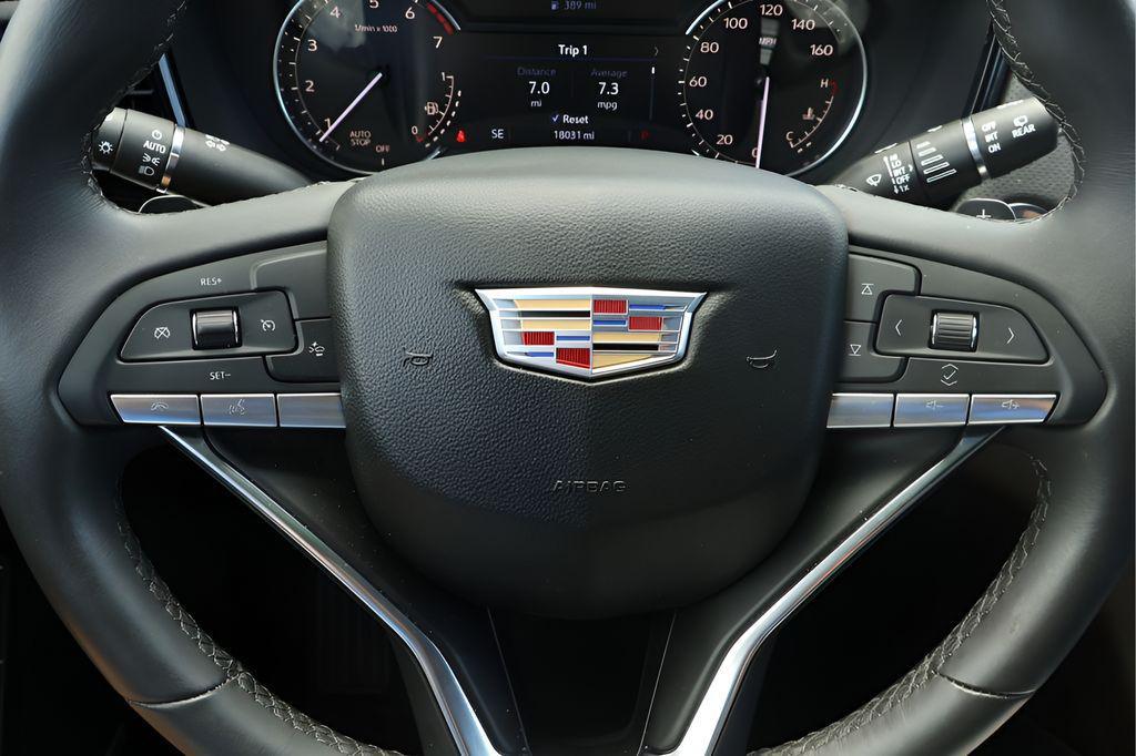 used 2024 Cadillac XT6 car, priced at $38,992