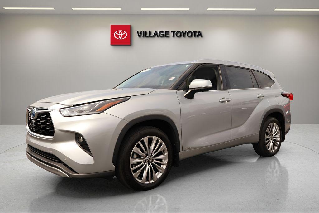 used 2024 Toyota Highlander Hybrid car, priced at $48,292