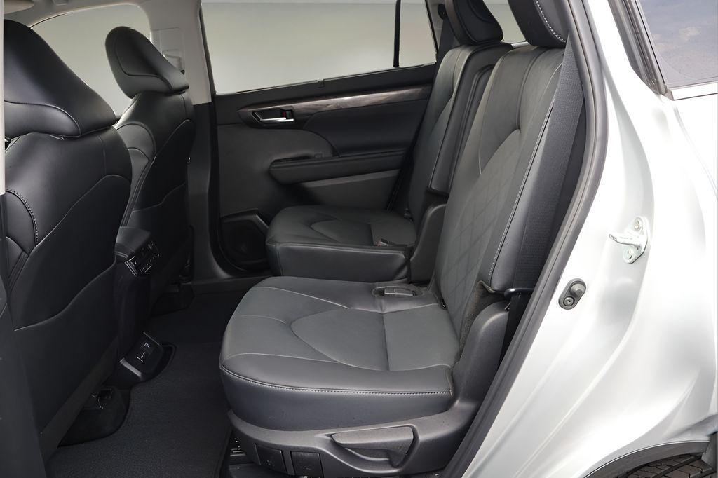 used 2024 Toyota Highlander Hybrid car, priced at $48,292