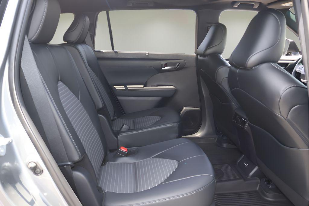 new 2026 Toyota Highlander car, priced at $52,107