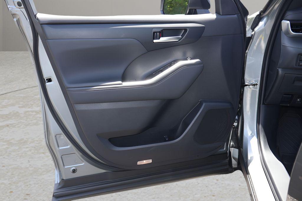 new 2026 Toyota Highlander car, priced at $52,107