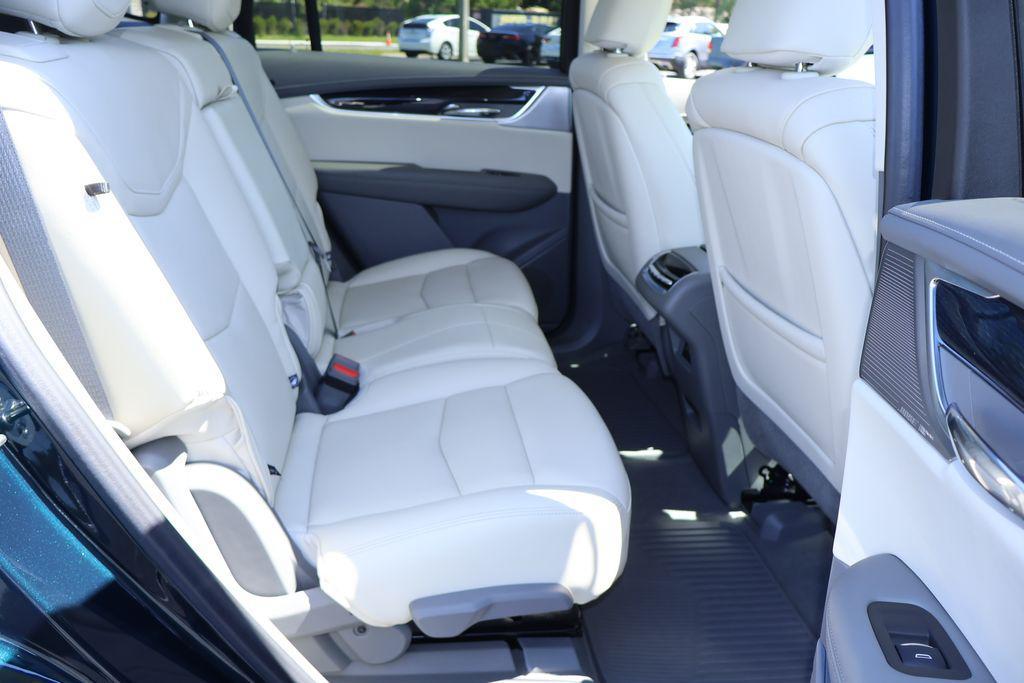 used 2025 Cadillac XT6 car, priced at $44,991