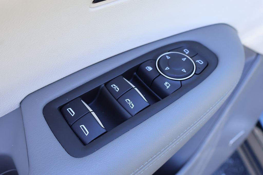 used 2025 Cadillac XT6 car, priced at $44,991