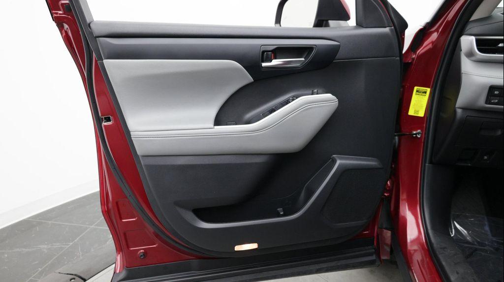 used 2022 Toyota Highlander car, priced at $28,095